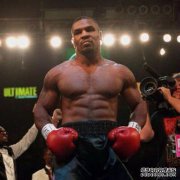 同样强大有力的超级明星，泰森，史泰龙和施瓦