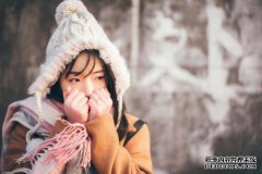 在冬天，东北人会吃一些腌大蒜，四川吃得很慢