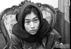 在D＆G侮辱她之后28天，她开始穿着D＆G鞋子去了