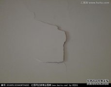 在房子里只有半年，装修精美的房子在墙上破了