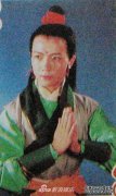 在观音背后的两个服务员，孩子是会安沃克树的