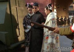 在村民的山上发现了一个黑洞。专家称它为溥仪