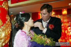 女主角张欧英在世界上去世，马荣轻松住院治疗