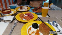 家庭，老人和孩子可以吃更多必需的食物。