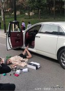 当我看到姐姐姐姐的身体时，我打开了65万辆宝马