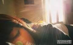 感觉非常糟糕，这句话是悲伤和悲伤，这让人心