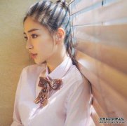 新版北纬：美女是杨莹，纯正但是郑s，但沿着原