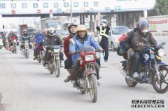 摩托车的军队开始回家了。如果它可以选择，它