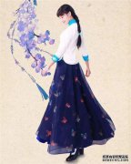 看看这个女人是否喜欢美丽，看看她家里的三个