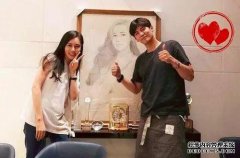 苍井和她的丈夫一起出现，宣布怀孕5个月，男网