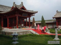 [他和皇帝的殿]