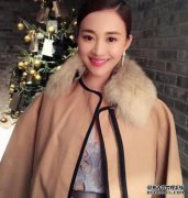 新老师叫潘·安妮琳，女主人是双胞胎。