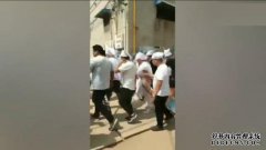 “王宝强的母亲死于脑瘫！我在现场大喊，受不