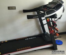 启迈斯MQ7与易建8008跑步机的对比分析