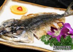 如何在四个调味料中加入鱿鱼以消除鱼腥味？