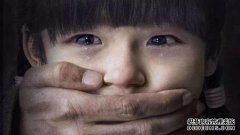 18岁以下的高中毕业生想邀请她的贩运者