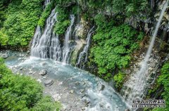 北海道的“ White S Waterfall”照明