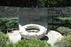 [我开始崇拜王越的坟墓]