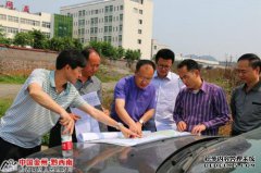 中国第二中级人民法院的专家组在高速施工现场