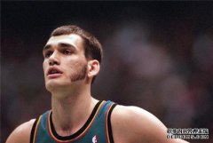 NBA球员的头发很个性，但不脏。我不小心看到了