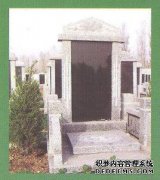 多年前，一名妇女为父母买了一块坟墓。母亲去